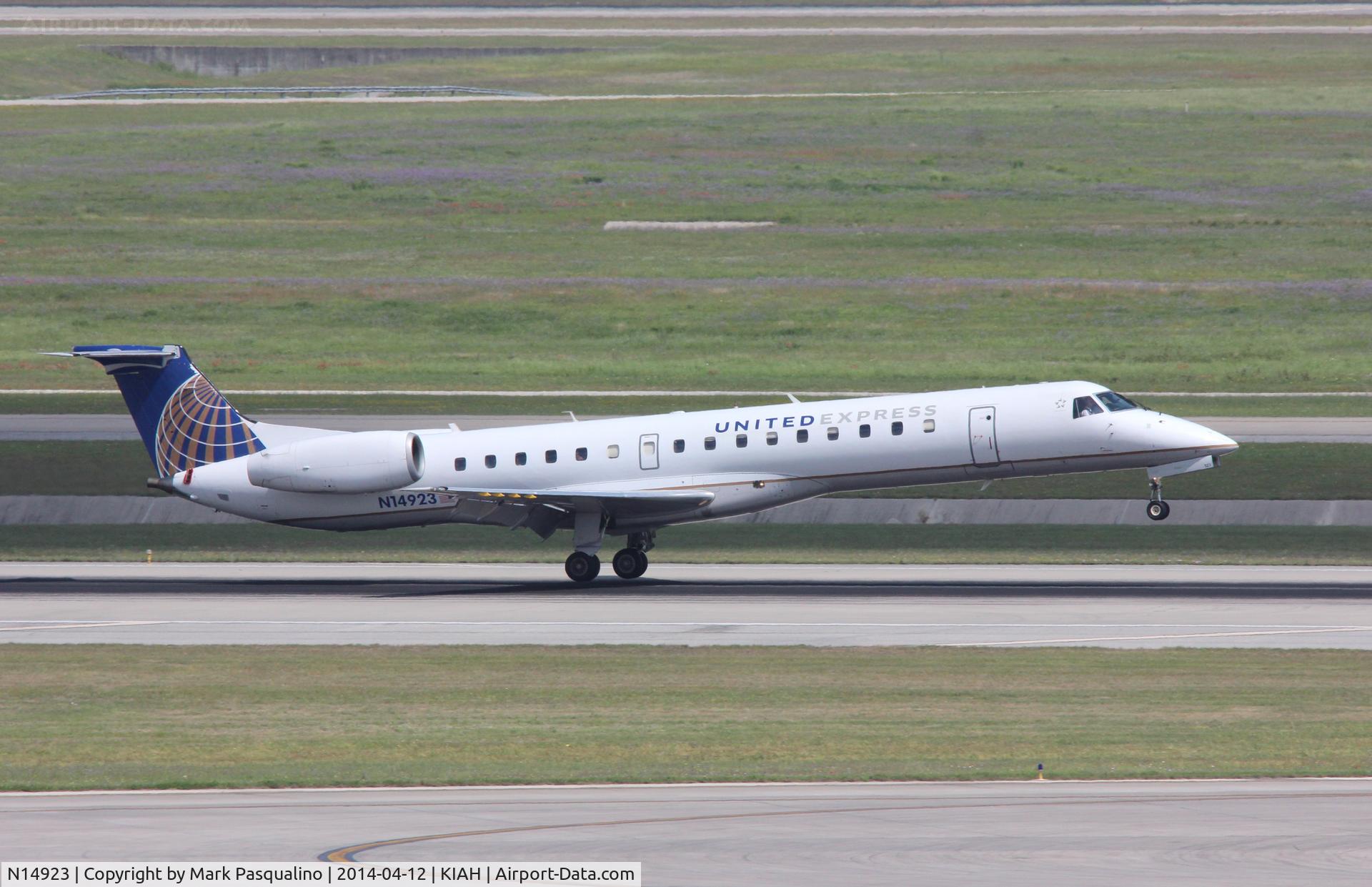 N14923, 2000 Embraer ERJ-145LR (EMB-145LR) C/N 145318, EMB-145LR