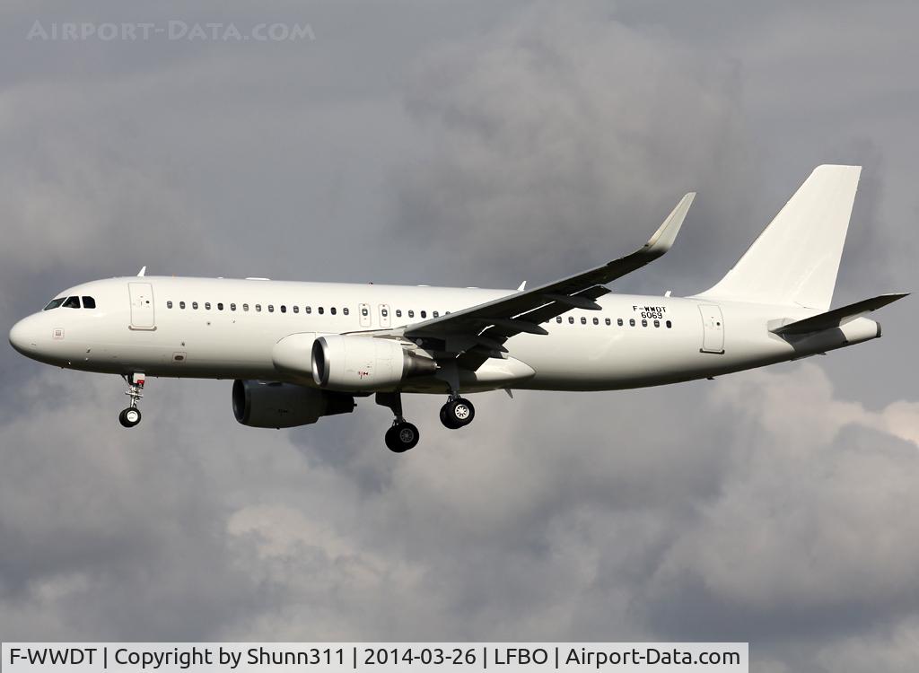F-WWDT, 2014 Airbus ACJ320 (A320-214/CJ) C/N 6069, C/n 6069 - To be M-YRGU and first A320(CJ)(WL) by EADS Group. For Azerbaijan Government