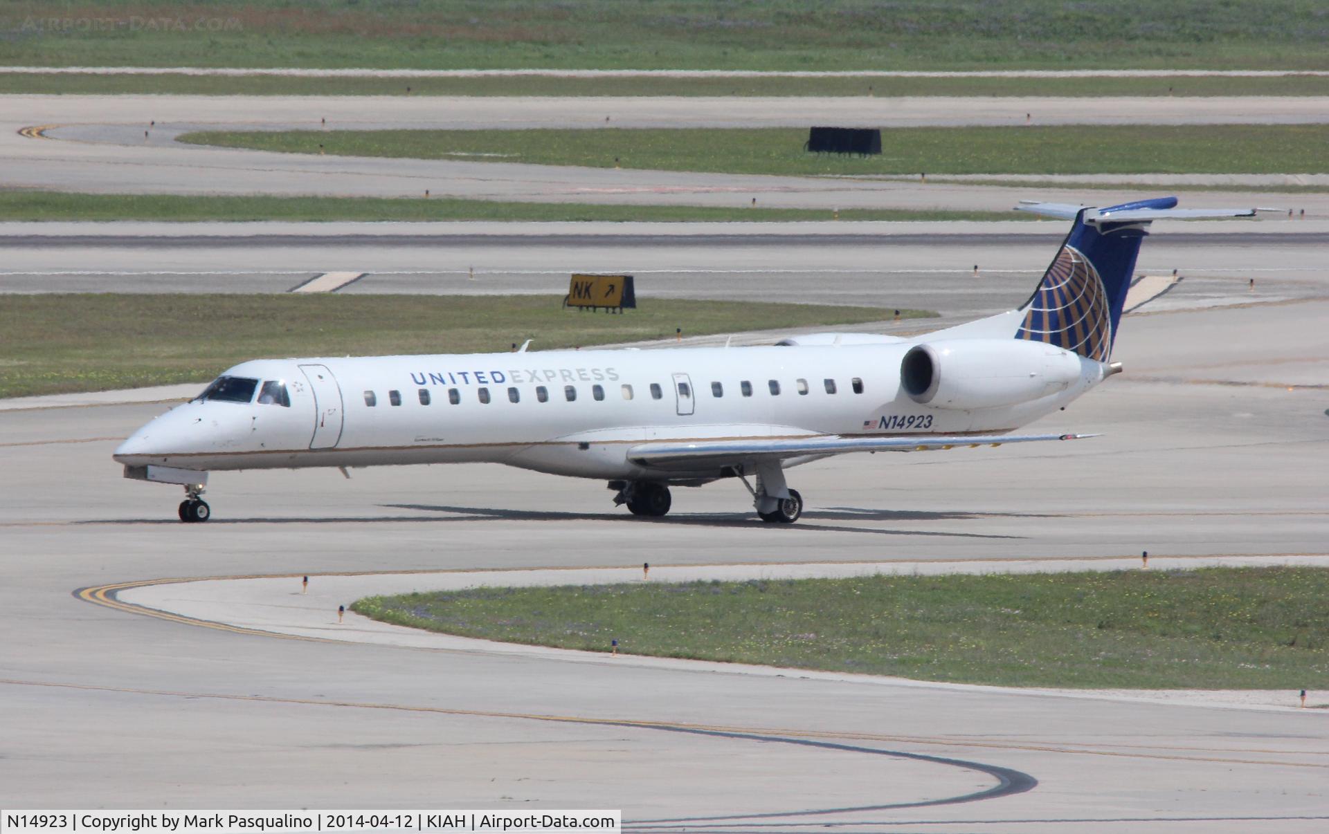 N14923, 2000 Embraer ERJ-145LR (EMB-145LR) C/N 145318, EMB-145LR