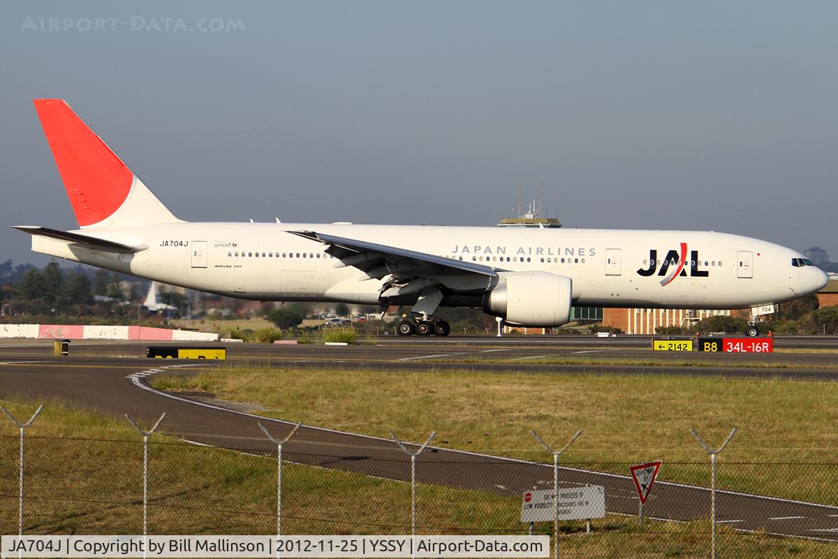 JA704J, 2003 Boeing 777-246/ER C/N 32892, down onto 34L from NRT