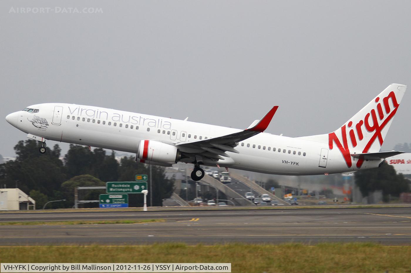 VH-YFK, 2011 Boeing 737-8FE C/N 41004, away from 16R