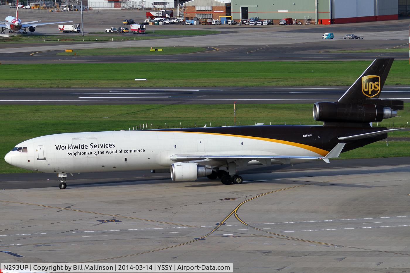N293UP, 1991 McDonnell Douglas MD-11F C/N 48473, taxiing to cargo area