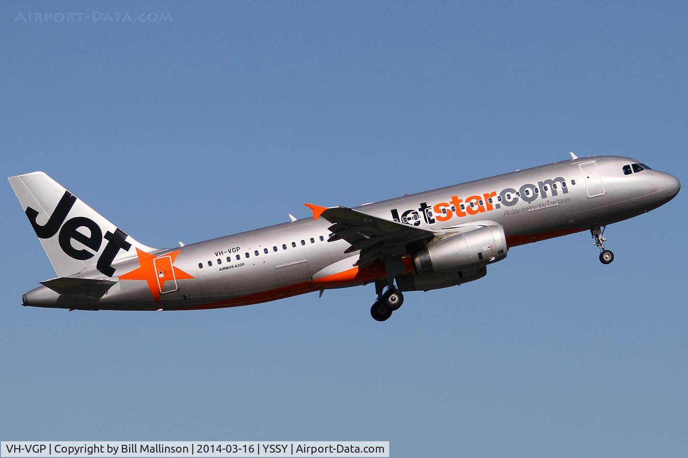 VH-VGP, 2010 Airbus A320-232 C/N 4343, away from 34L