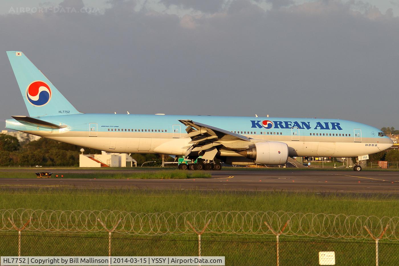 HL7752, 2007 Boeing 777-2B5/ER C/N 34211, taxiing from 34L