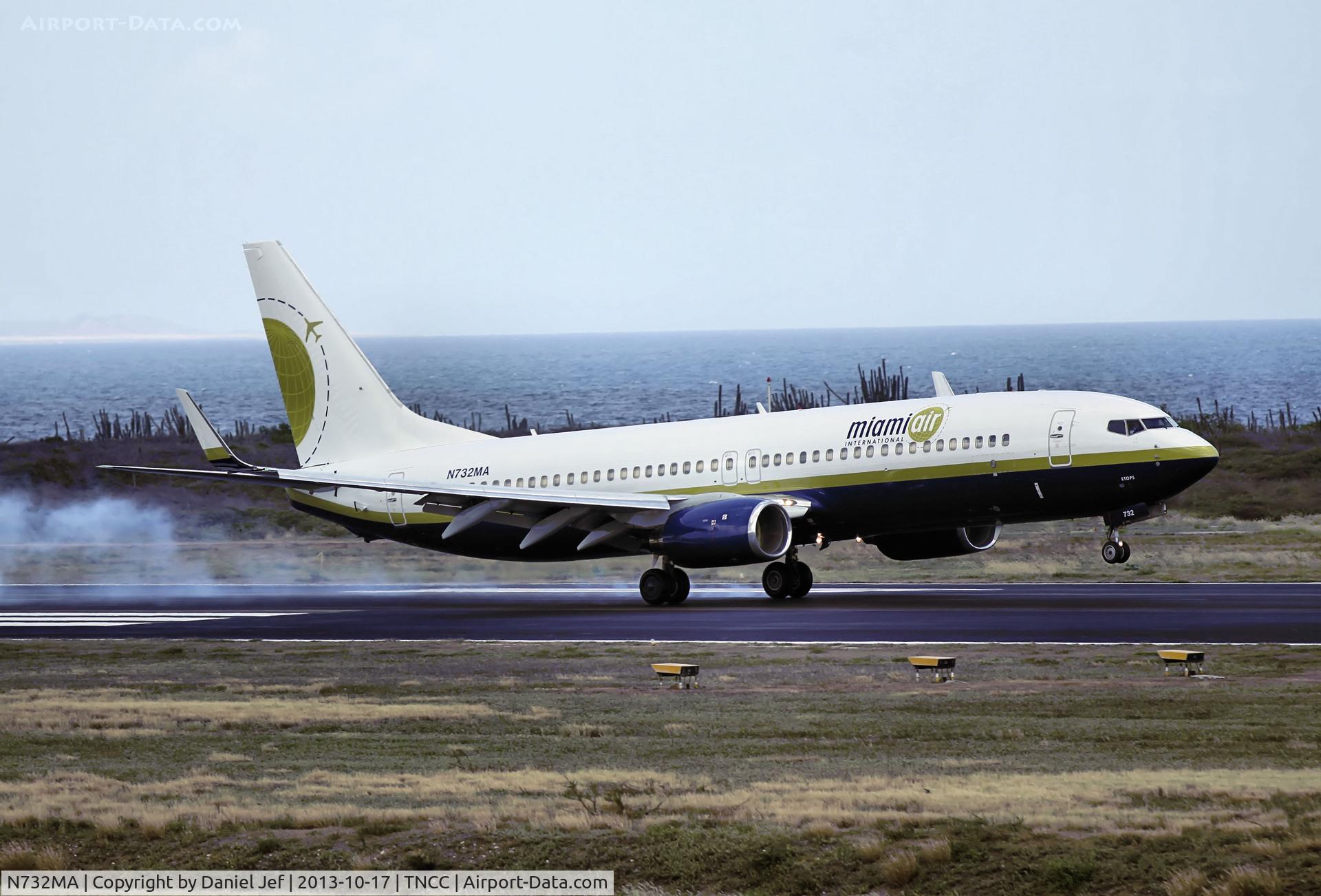 N732MA, 2001 Boeing 737-81Q C/N 30618, N732MA
