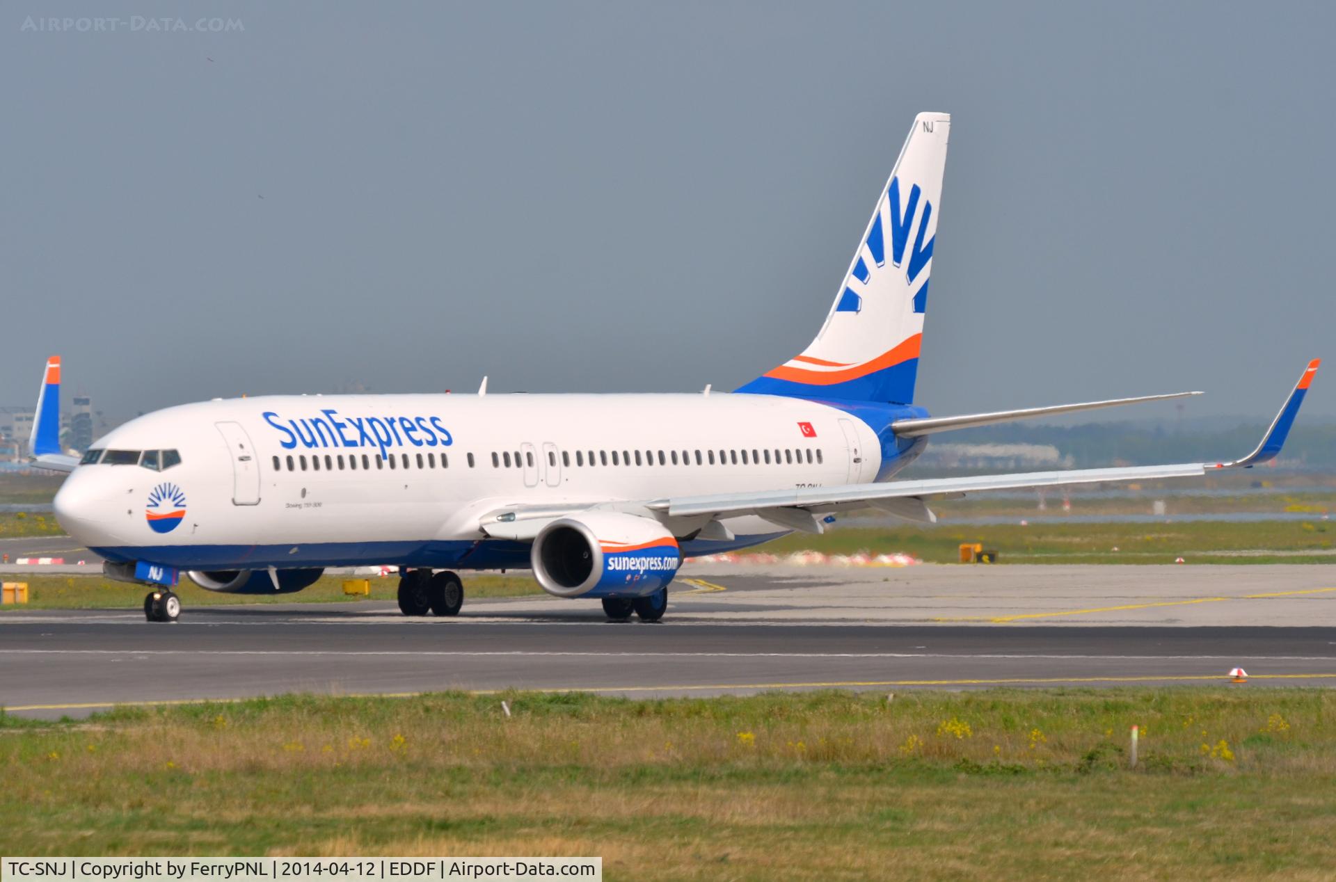 TC-SNJ, 2005 Boeing 737-86J C/N 30827, SunExpress B738 lining-up