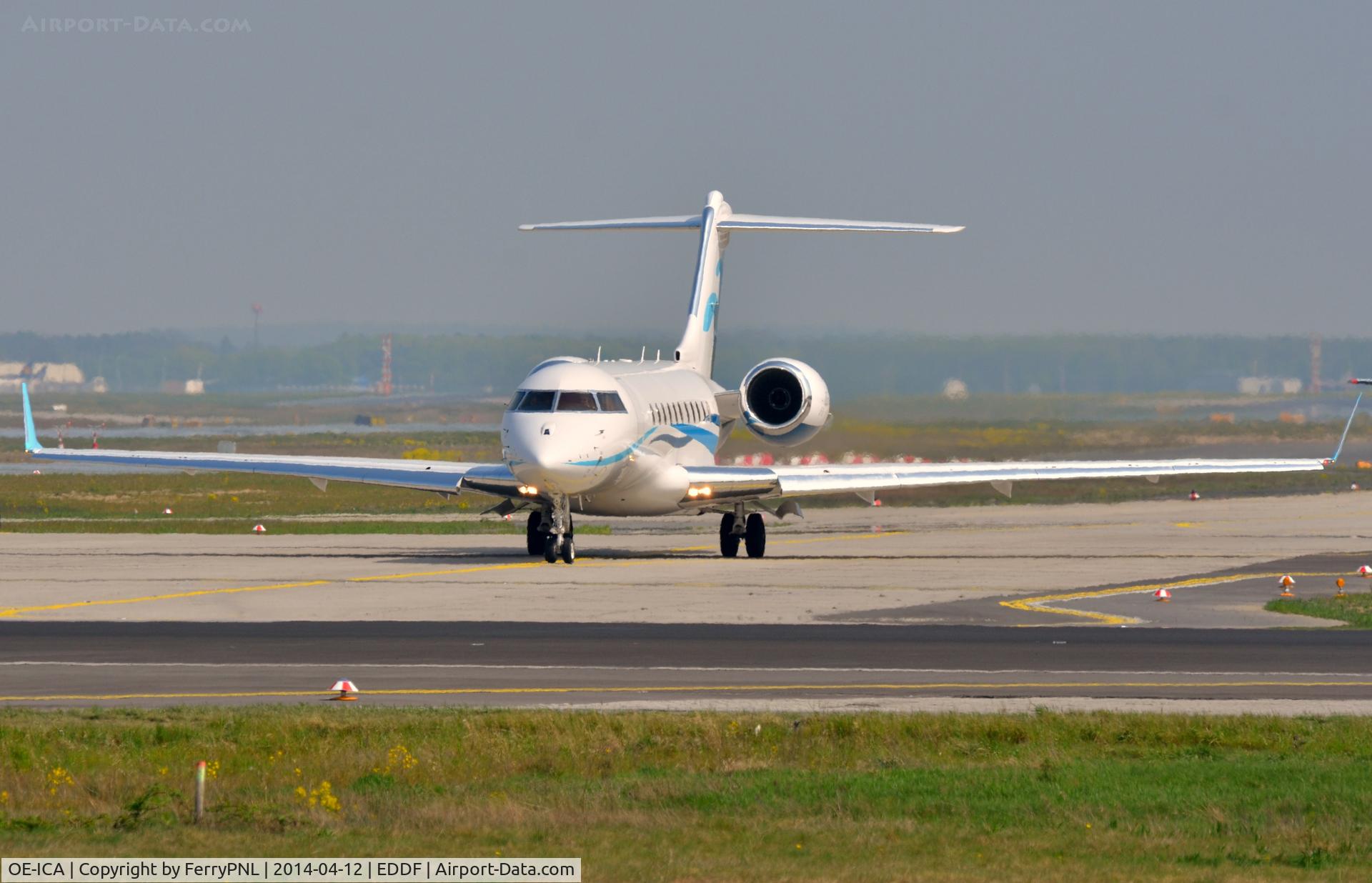 OE-ICA, 2013 Bombardier BD-700-1A10 Global 5000 C/N 9542, The wingspan of a Global Express is impressive.