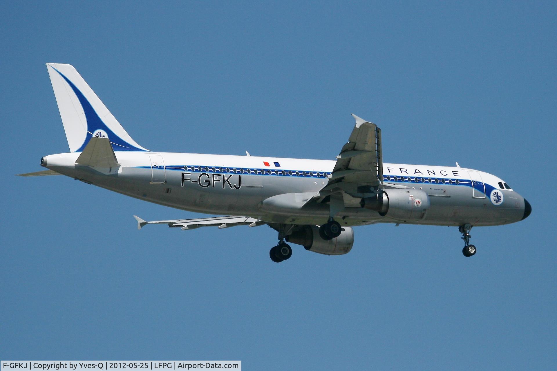 F-GFKJ, 1989 Airbus A320-211 C/N 0063, Airbus A320-211, Short approach Rwy 08R, Roissy Charles De Gaulle Airport (LFPG-CDG)
