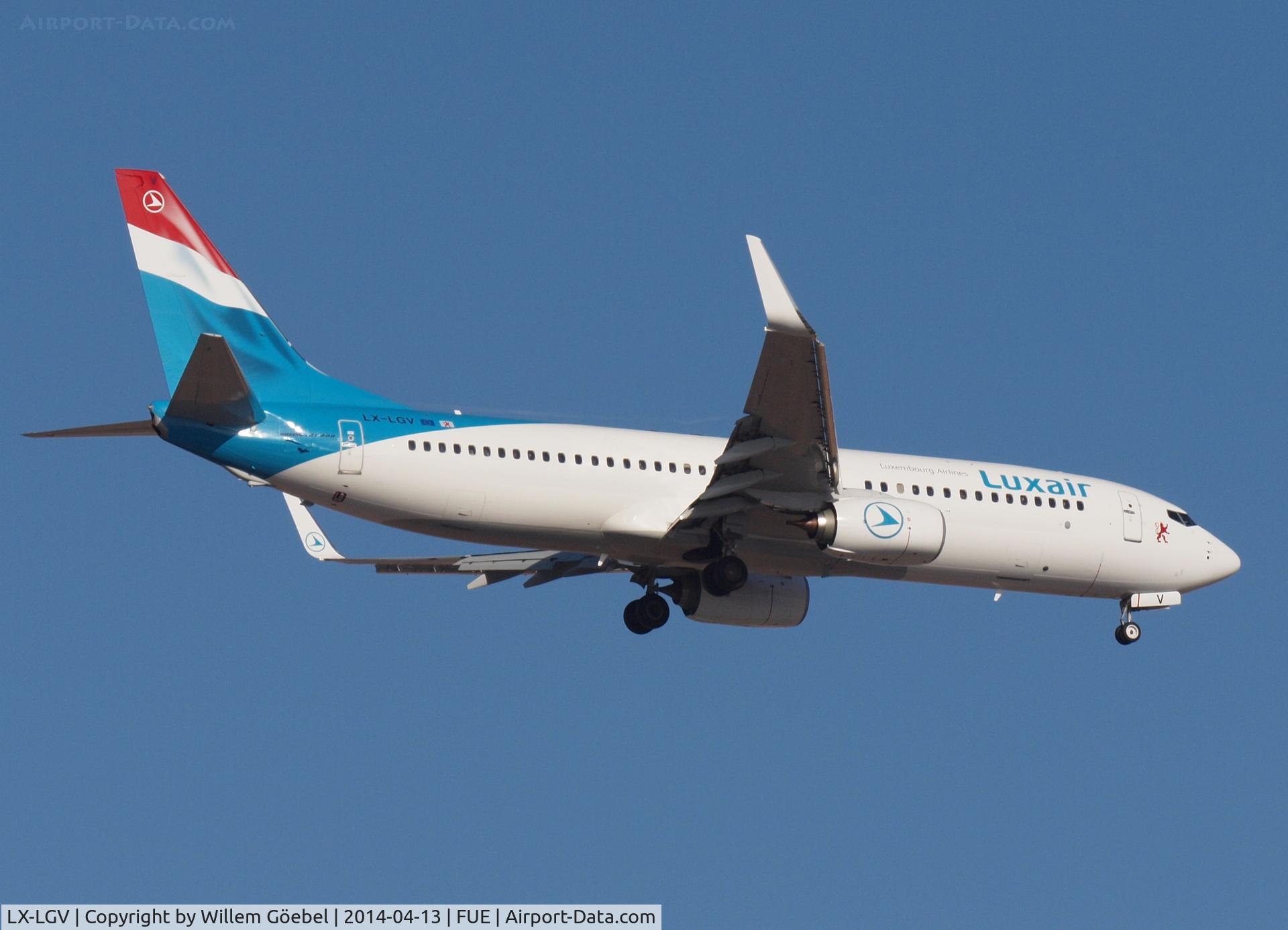 LX-LGV, 2013 Boeing 737-8C9 C/N 41190, Prepare for landing on Fuertefentura Airport
