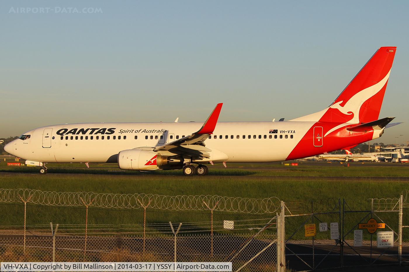 VH-VXA, 2001 Boeing 737-838 C/N 29551, taxiing to 34R