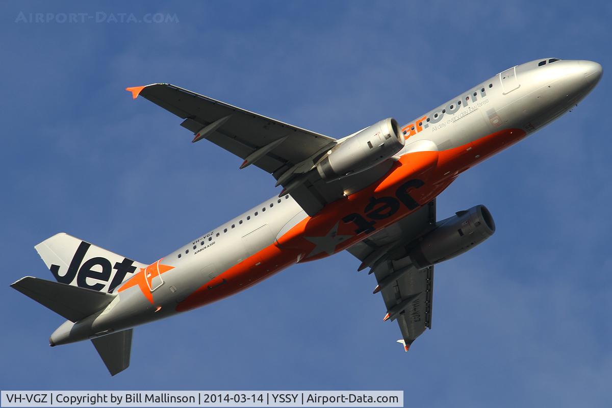 VH-VGZ, 2009 Airbus A320-232 C/N 3917, away from 34R