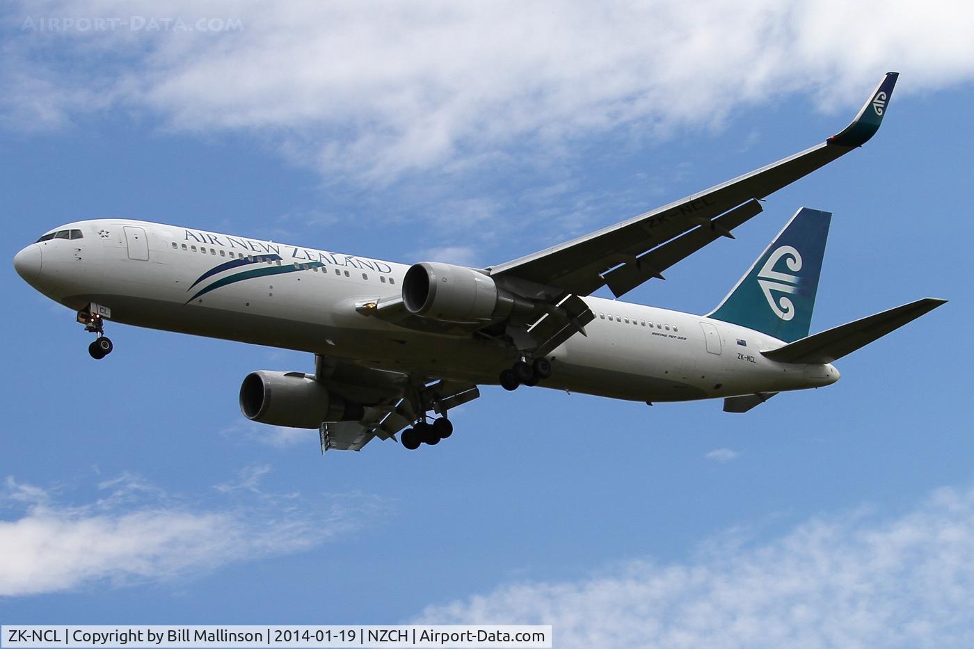 ZK-NCL, 1997 Boeing 767-319/ER C/N 28745, finals to 20