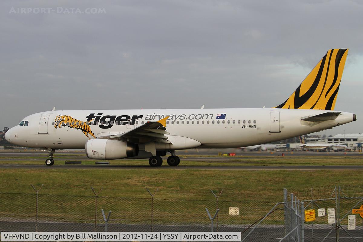 VH-VND, 2007 Airbus A320-232 C/N 3296, taxiing to 34R