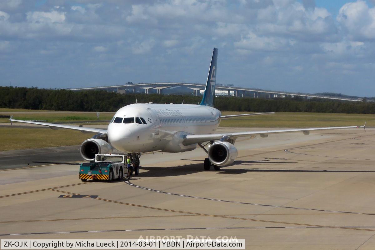 ZK-OJK, Airbus A320-232 C/N 2445, At Brisbane