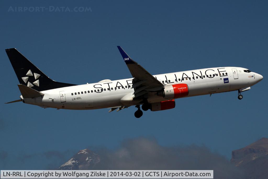 LN-RRL, 2003 Boeing 737-883 C/N 28328, With the mountain Teide in the background