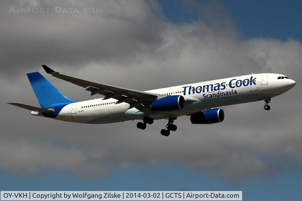 OY-VKH, 2000 Airbus A330-343X C/N 356, visitor