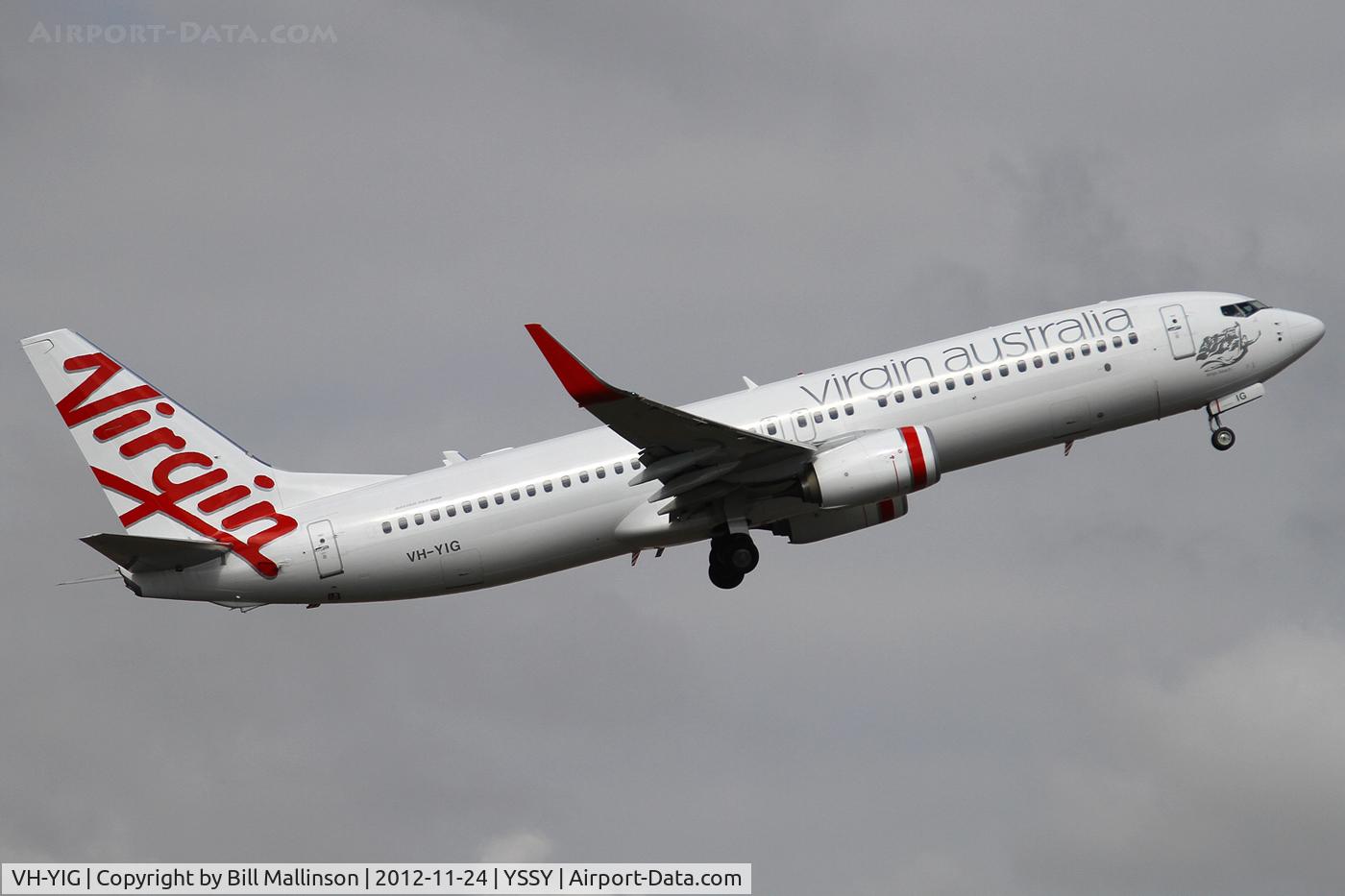VH-YIG, 2012 Boeing 737-8FE C/N 38711, away from 34L