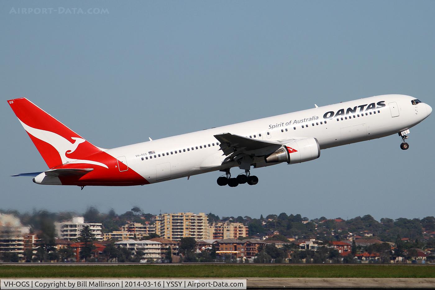 VH-OGS, 1997 Boeing 767-338/ER C/N 28725, away from 34L