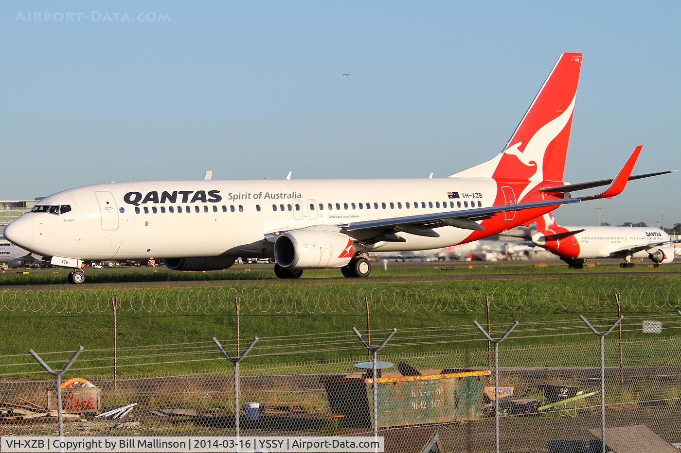 VH-XZB, 2012 Boeing 737-838 C/N 39360, taxiing to 34R