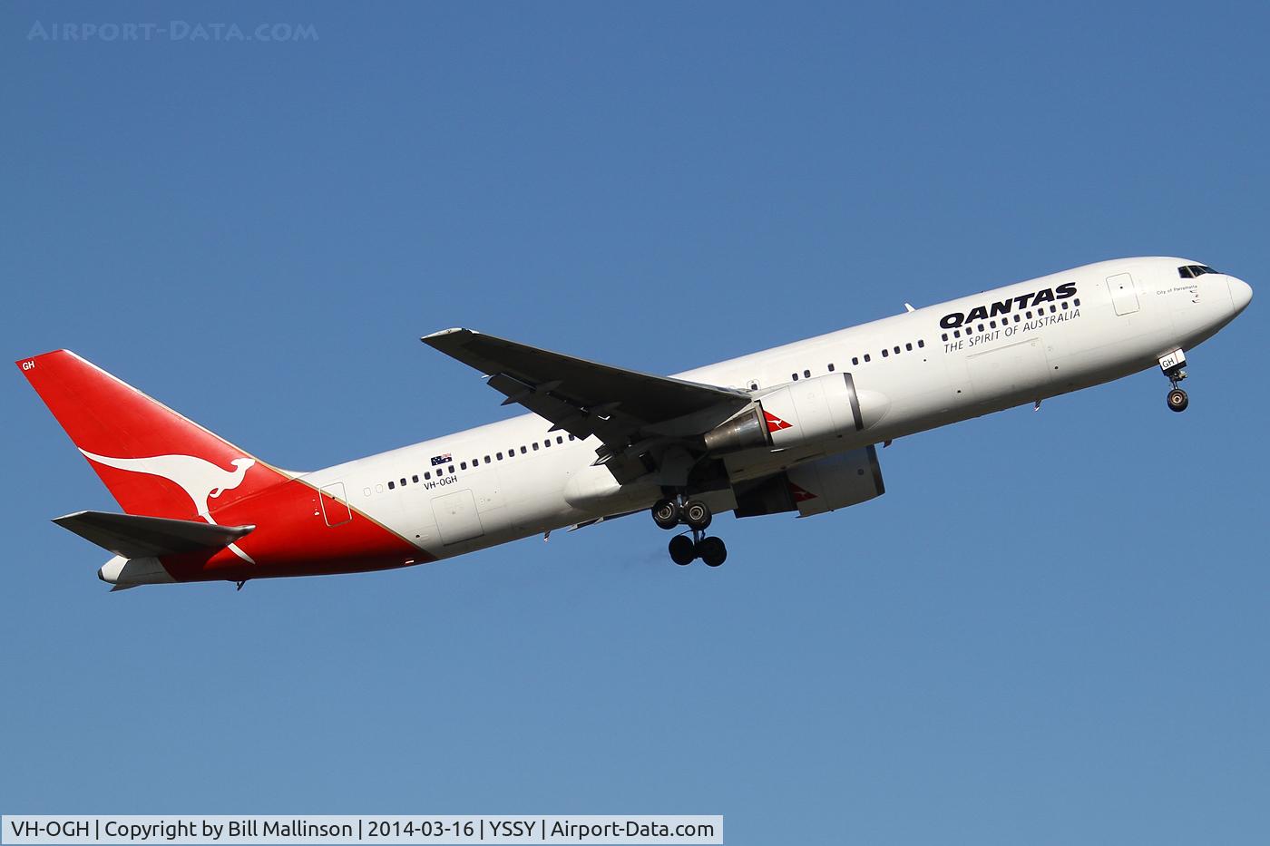 VH-OGH, 1990 Boeing 767-338 C/N 24930, away from 34L
