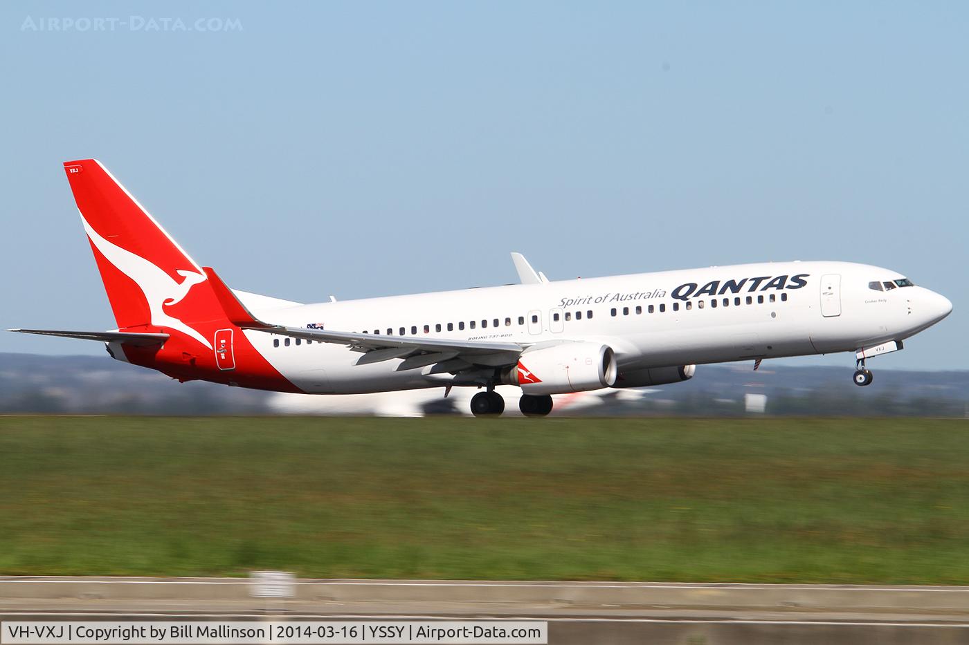 VH-VXJ, 2002 Boeing 737-838 C/N 33480, away from 34R