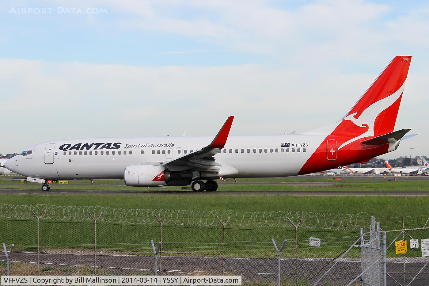 VH-VZS, 2011 Boeing 737-838 C/N 39358, taxiing to 34R