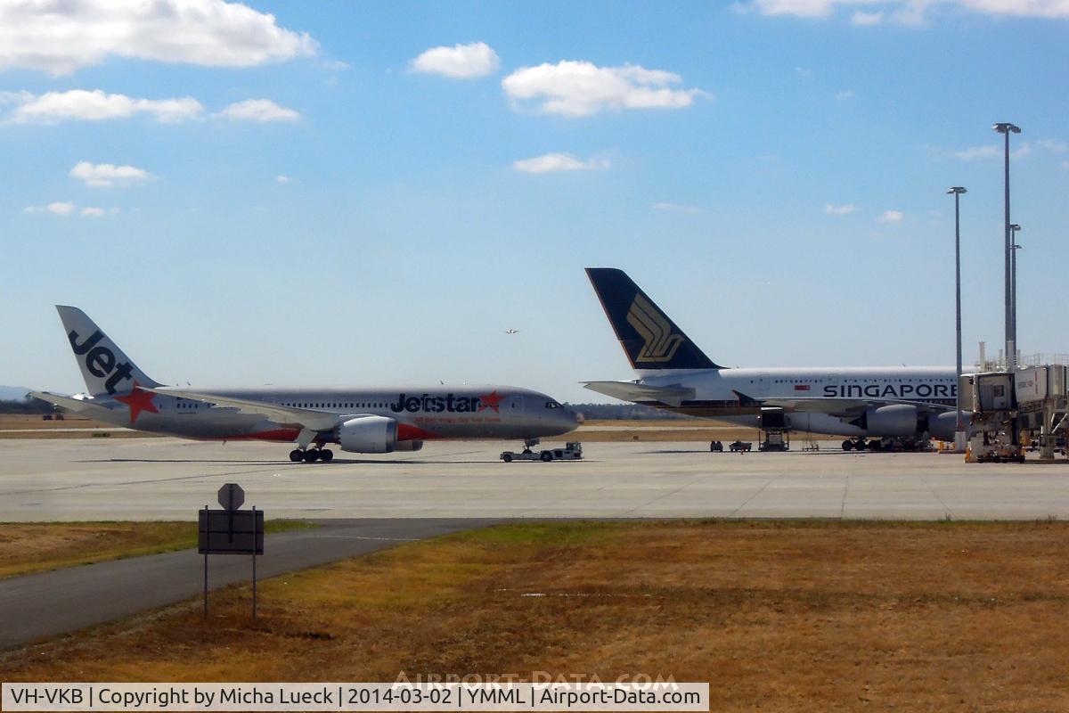 VH-VKB, 2013 Boeing 787-8 Dreamliner C/N 36228, Two of the latest jets in aircraft design: B 787-8 and A380-800