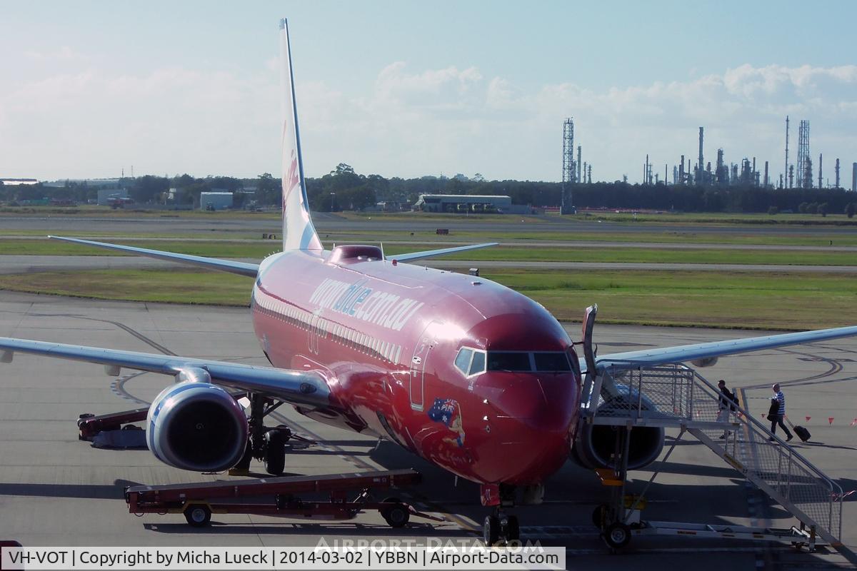 VH-VOT, 2004 Boeing 737-8FE C/N 33801, At Brisbane