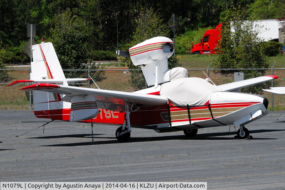 N1079L, 1975 Lake LA-4-200 Buccaneer C/N 672, On thr ramp at KLZU.