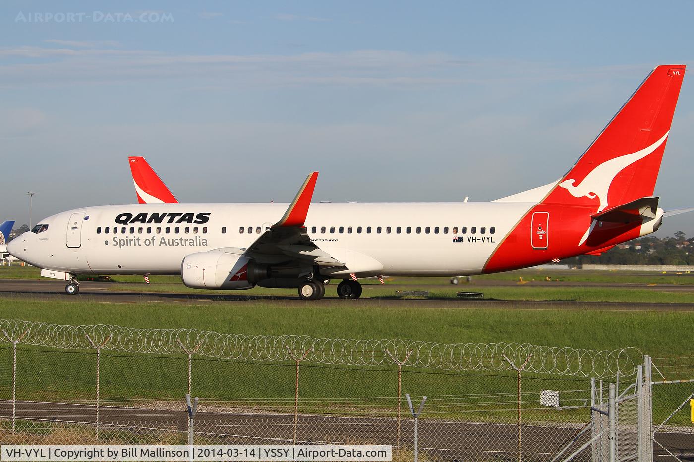 VH-VYL, 2008 Boeing 737-838 C/N 34184, taxiing to 34R