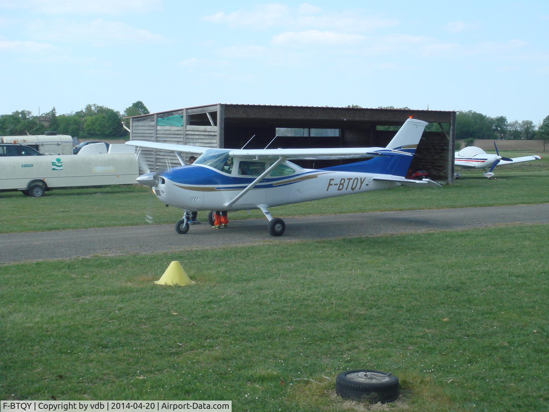 F-BTQY, Cessna 182P Skylane C/N 18261517, parajumping