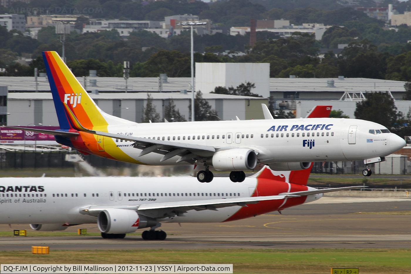 DQ-FJM, 2010 Boeing 737-86J C/N 37754, ready to touch 16R