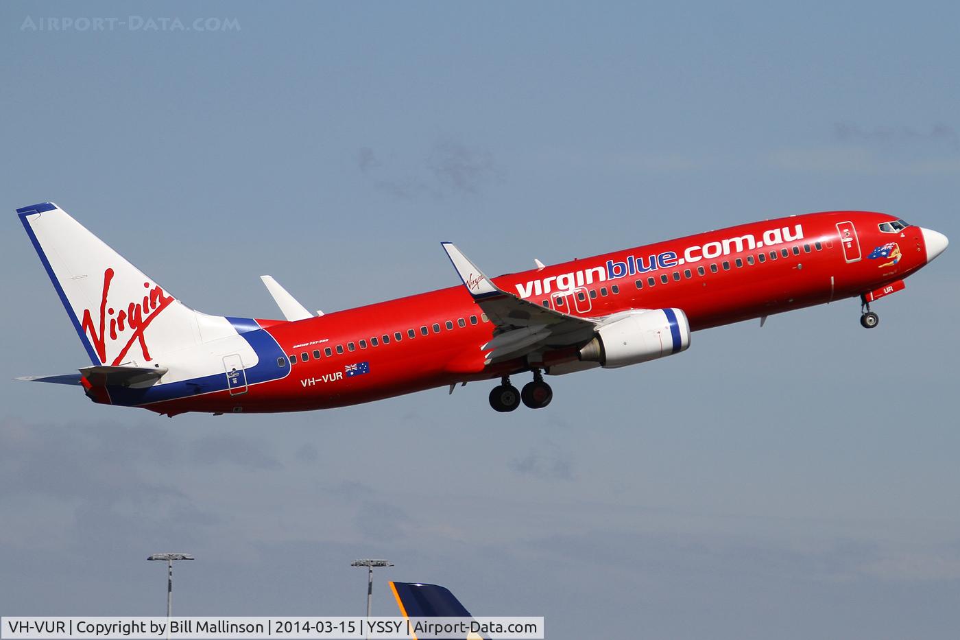VH-VUR, 2009 Boeing 737-8FE C/N 36606, away from 34L