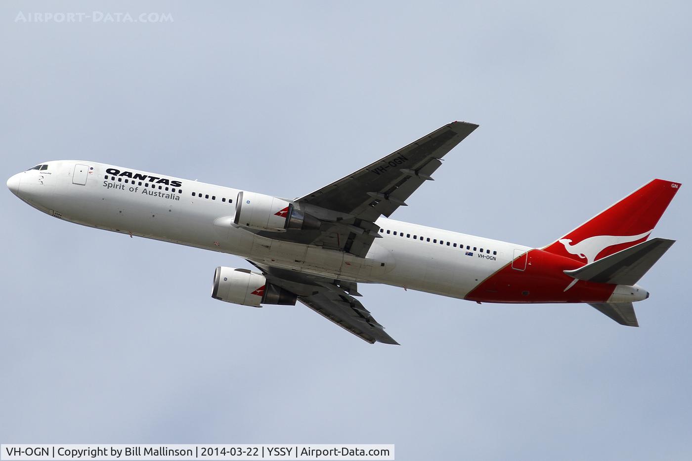 VH-OGN, 1994 Boeing 767-338 C/N 25576, away from 34L