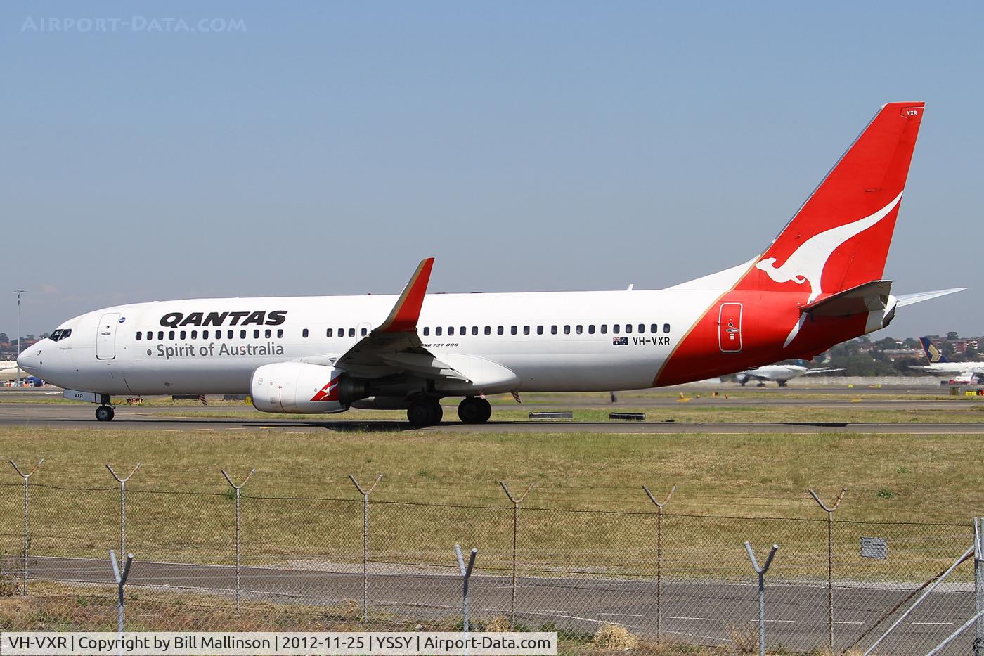 VH-VXR, 2003 Boeing 737-838 C/N 33724, taxiing to 34R