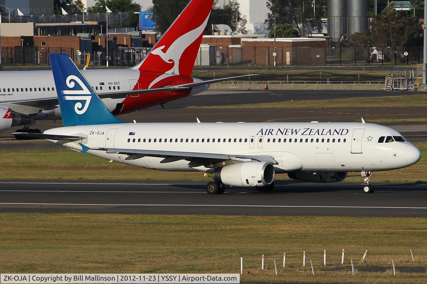ZK-OJA, 2003 Airbus A320-232 C/N 2085, rolling on 16R