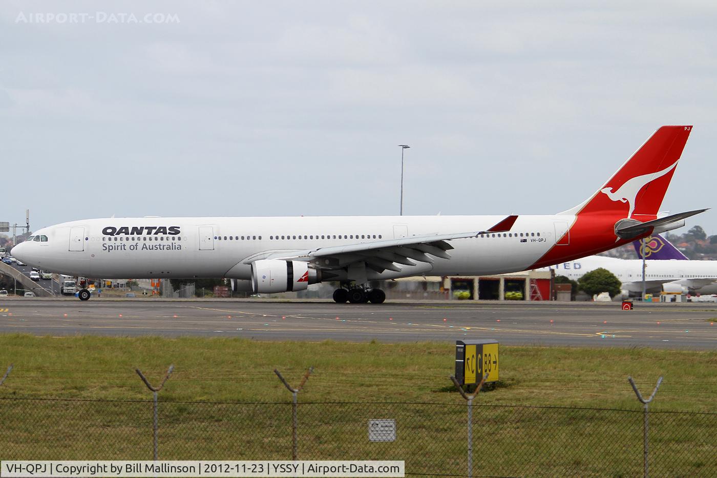 VH-QPJ, 2005 Airbus A330-303 C/N 712, down onto 16R