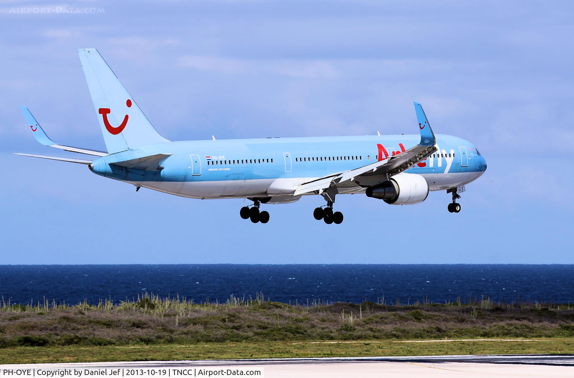 PH-OYE, 1998 Boeing 767-304/ER C/N 28979, PH-OYE