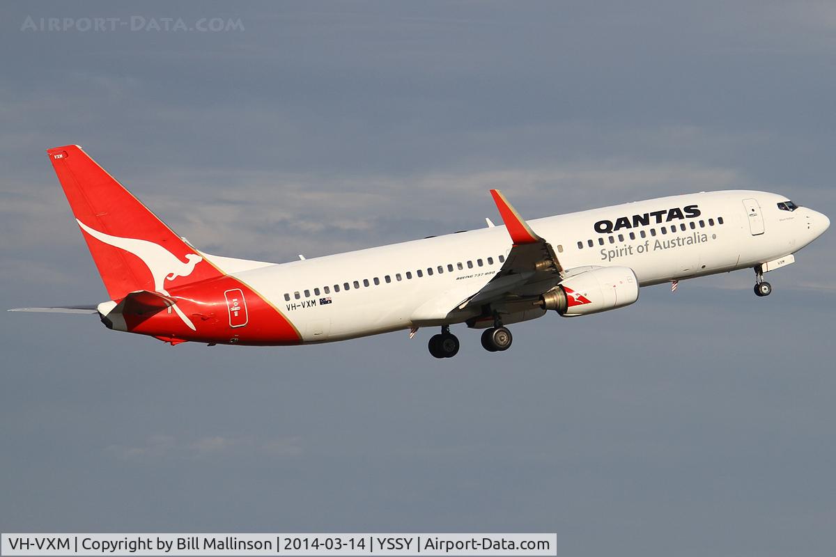 VH-VXM, 2002 Boeing 737-838 C/N 33483, away from 34L