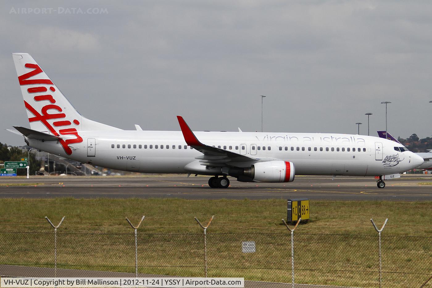 VH-VUZ, 2010 Boeing 737-8FE C/N 39921, taxiing from 34R