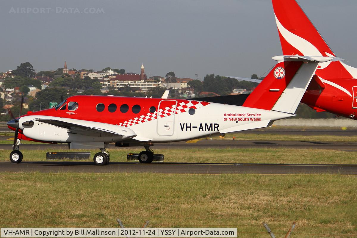 VH-AMR, 2011 Hawker Beechcraft B200C C/N BL-167, taxiing to 34R