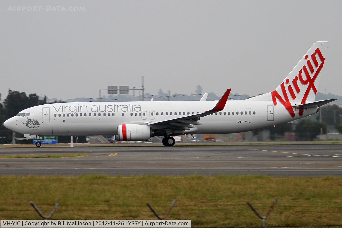 VH-YIG, 2012 Boeing 737-8FE C/N 38711, rolling on 16R