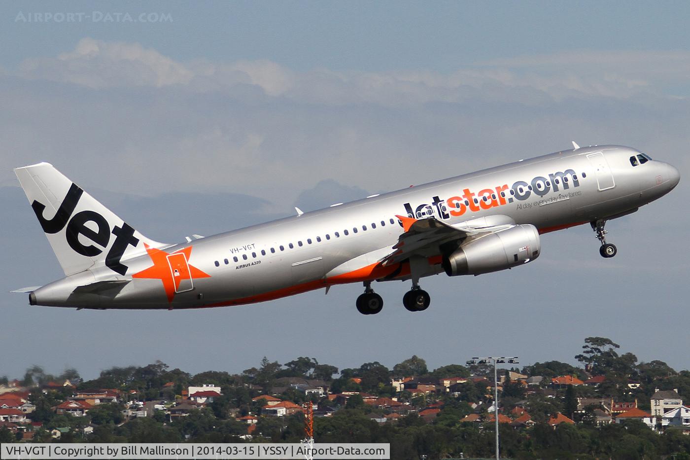 VH-VGT, 2009 Airbus A320-232 C/N 4178, away from 34L