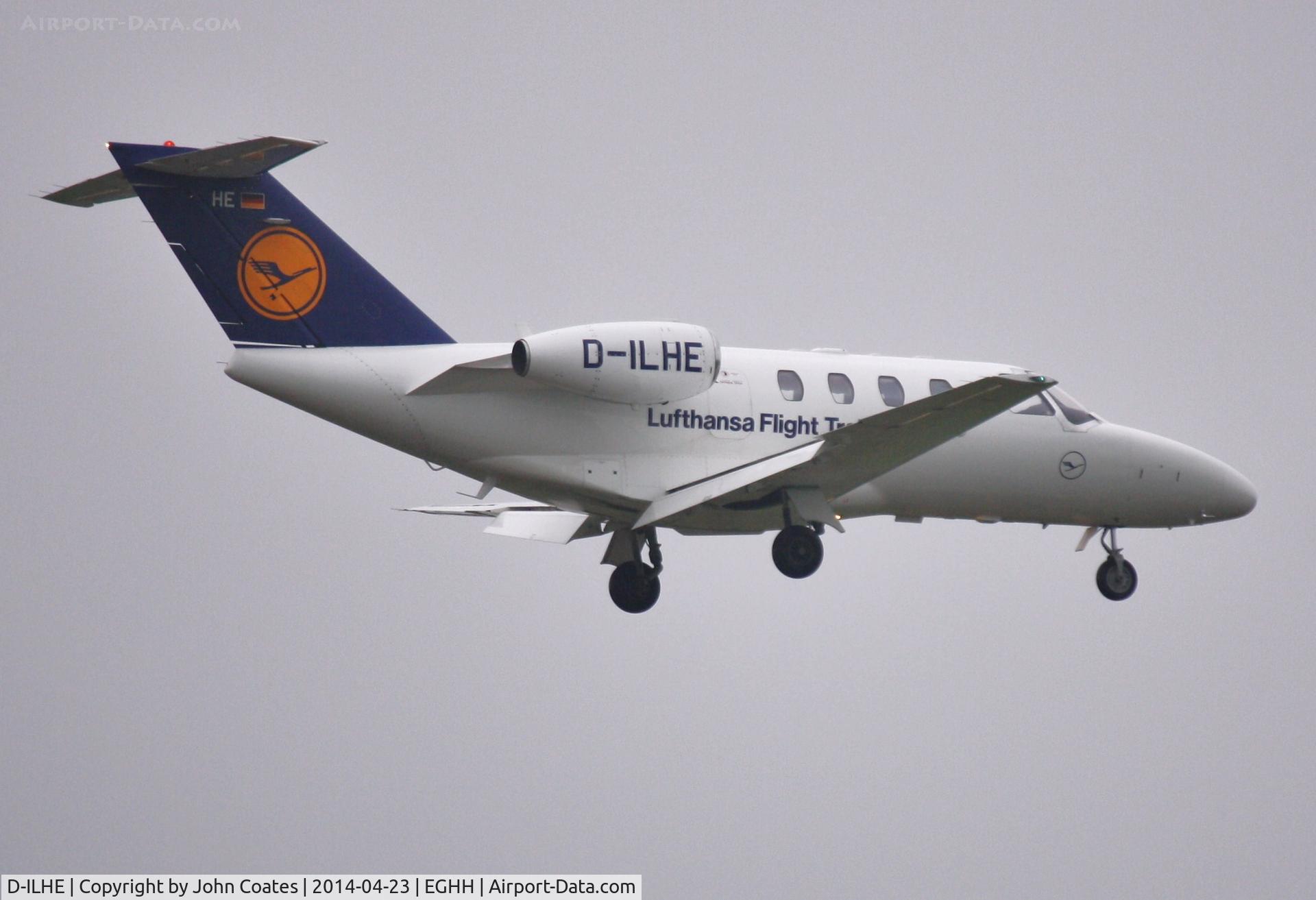 D-ILHE, 2008 Cessna 525 CitationJet CJ1+ C/N 525-0664, Arriving 08 in the rain