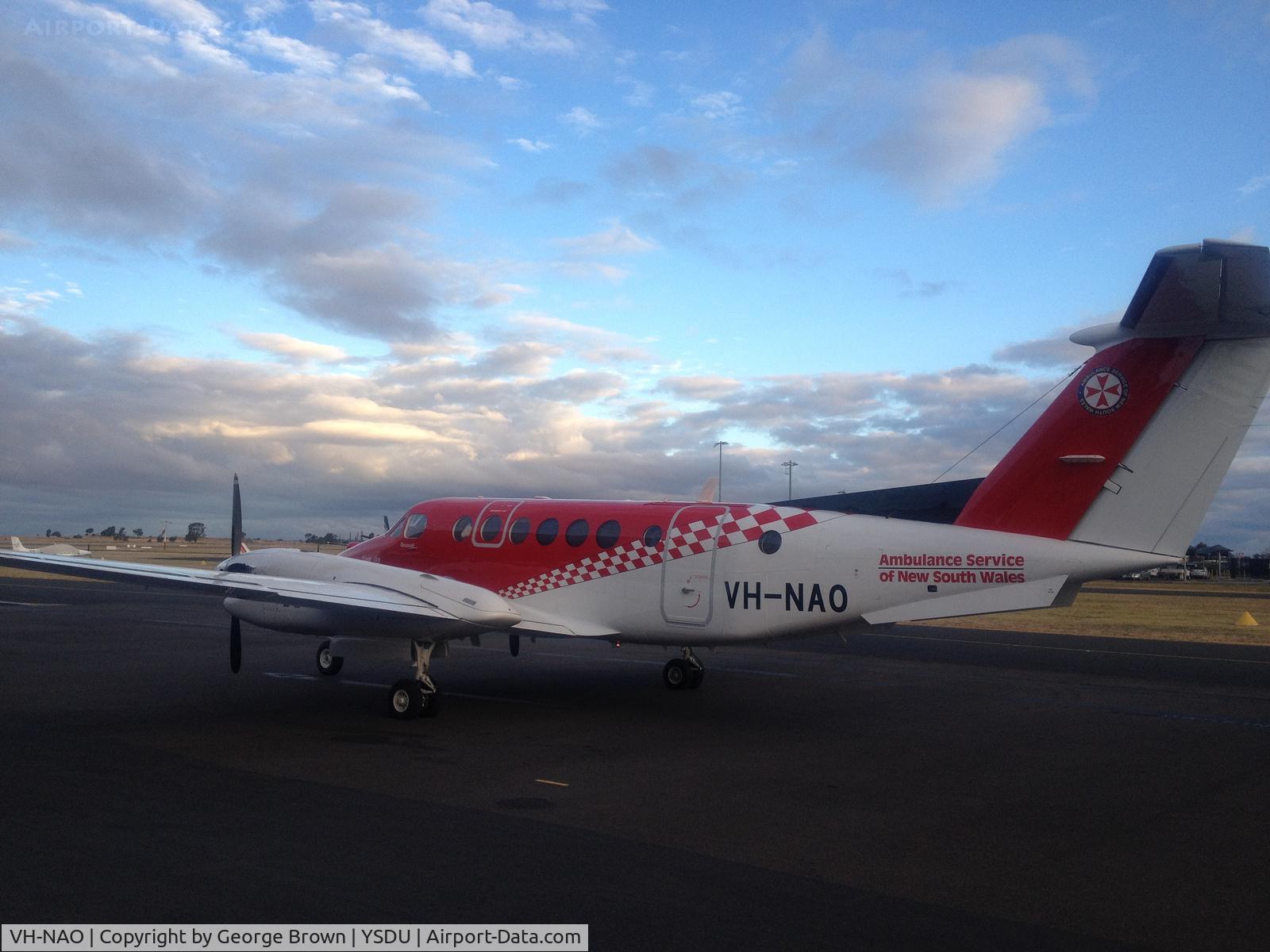 VH-NAO, Hawker Beechcraft B350C King Air (B300C) C/N FM-49, NAO in YSDU at sunset