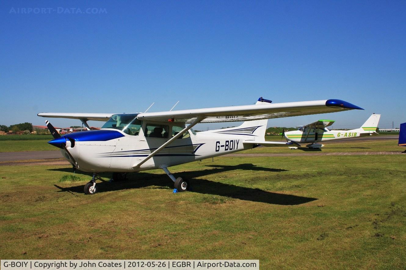 G-BOIY, 1976 Cessna 172N C/N 172-67738, Parked