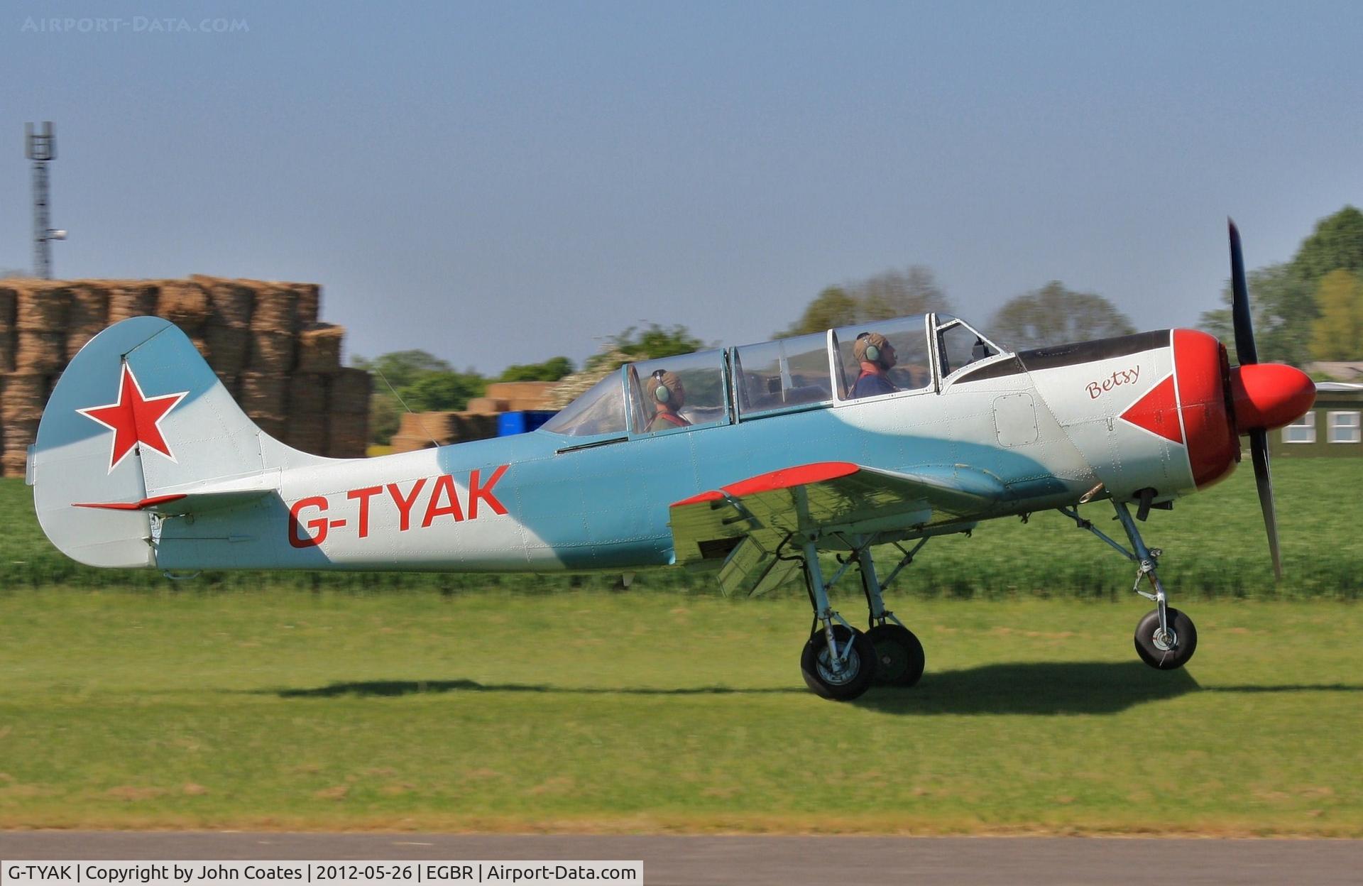 G-TYAK, 1989 Bacau Yak-52 C/N 899907, Landing