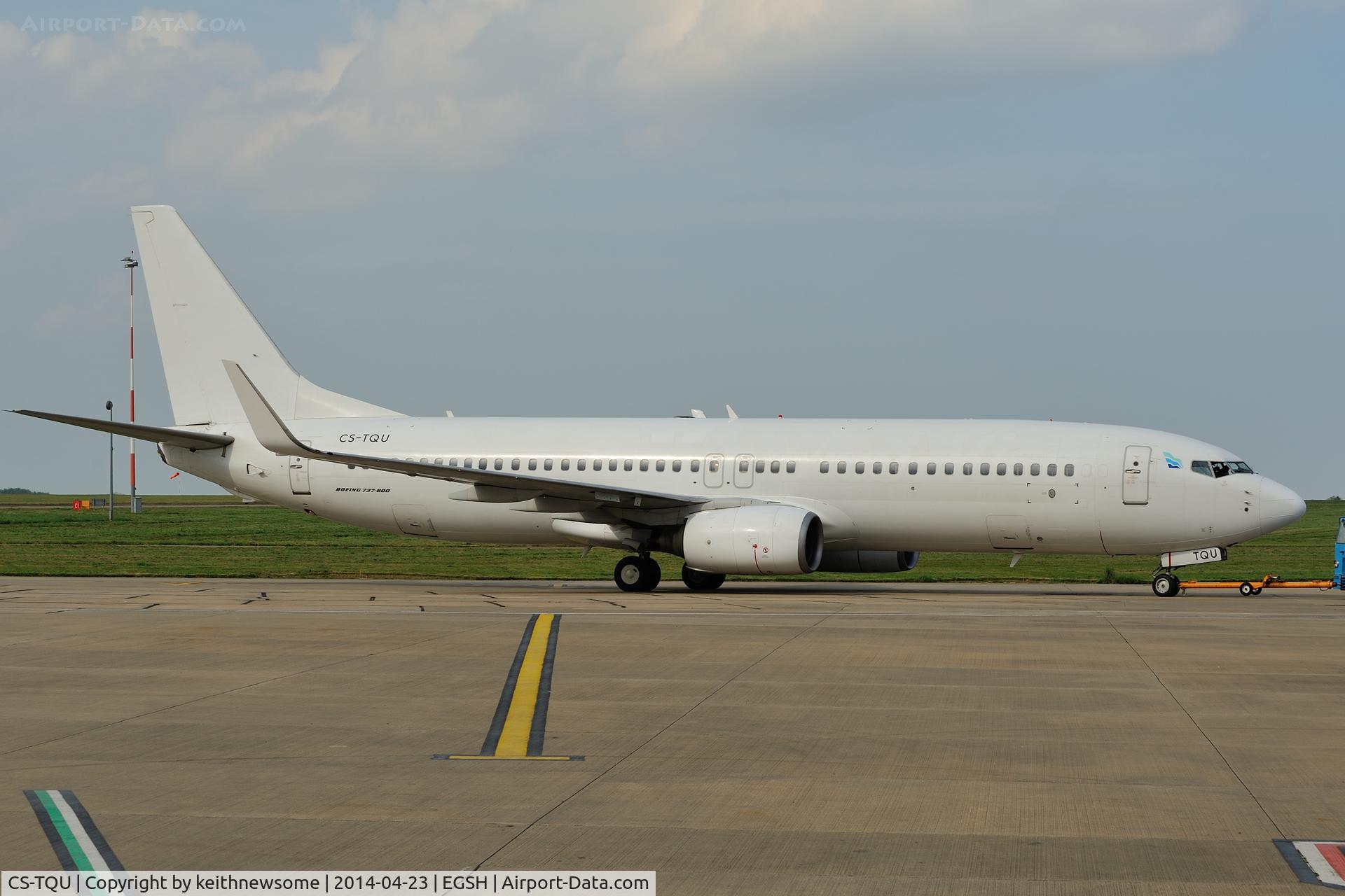 CS-TQU, 2002 Boeing 737-8K2 C/N 30646, Moved from hangar with 'Med View' logo almost totally removed !