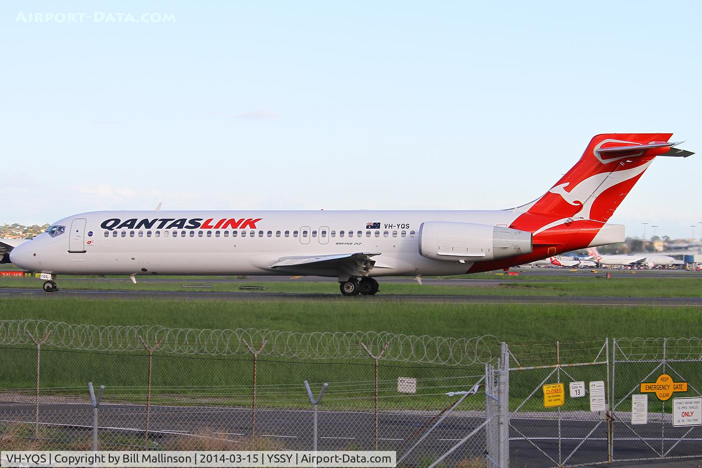 VH-YQS, 2004 Boeing 717-2BL C/N 55178, taxiing to 34R
