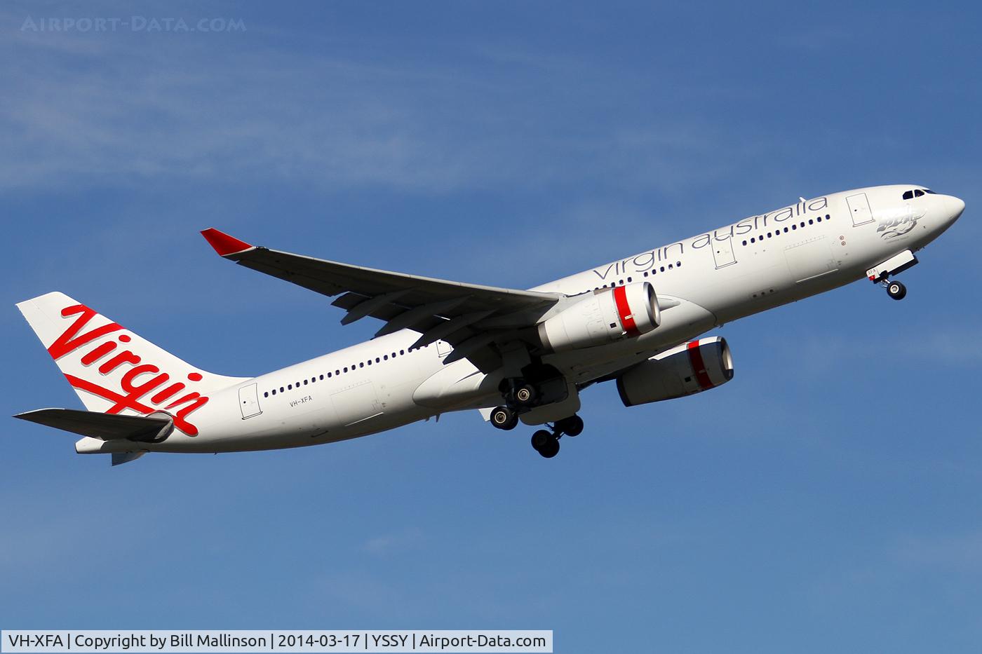 VH-XFA, 2000 Airbus A330-243 C/N 365, away to PER